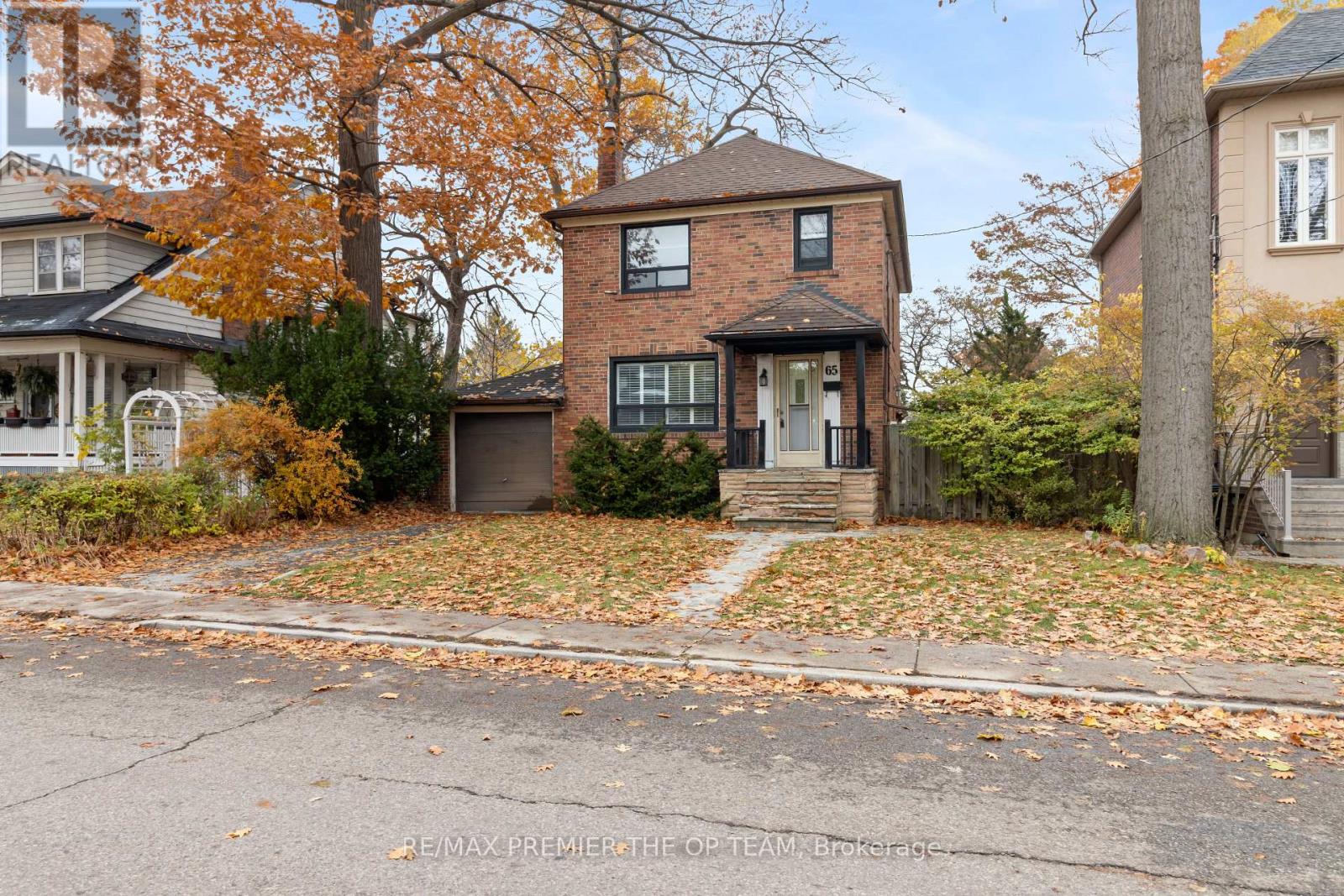 65 Long Branch Avenue, Toronto, Ontario  M8W 3J3 - Photo 5 - W12542046