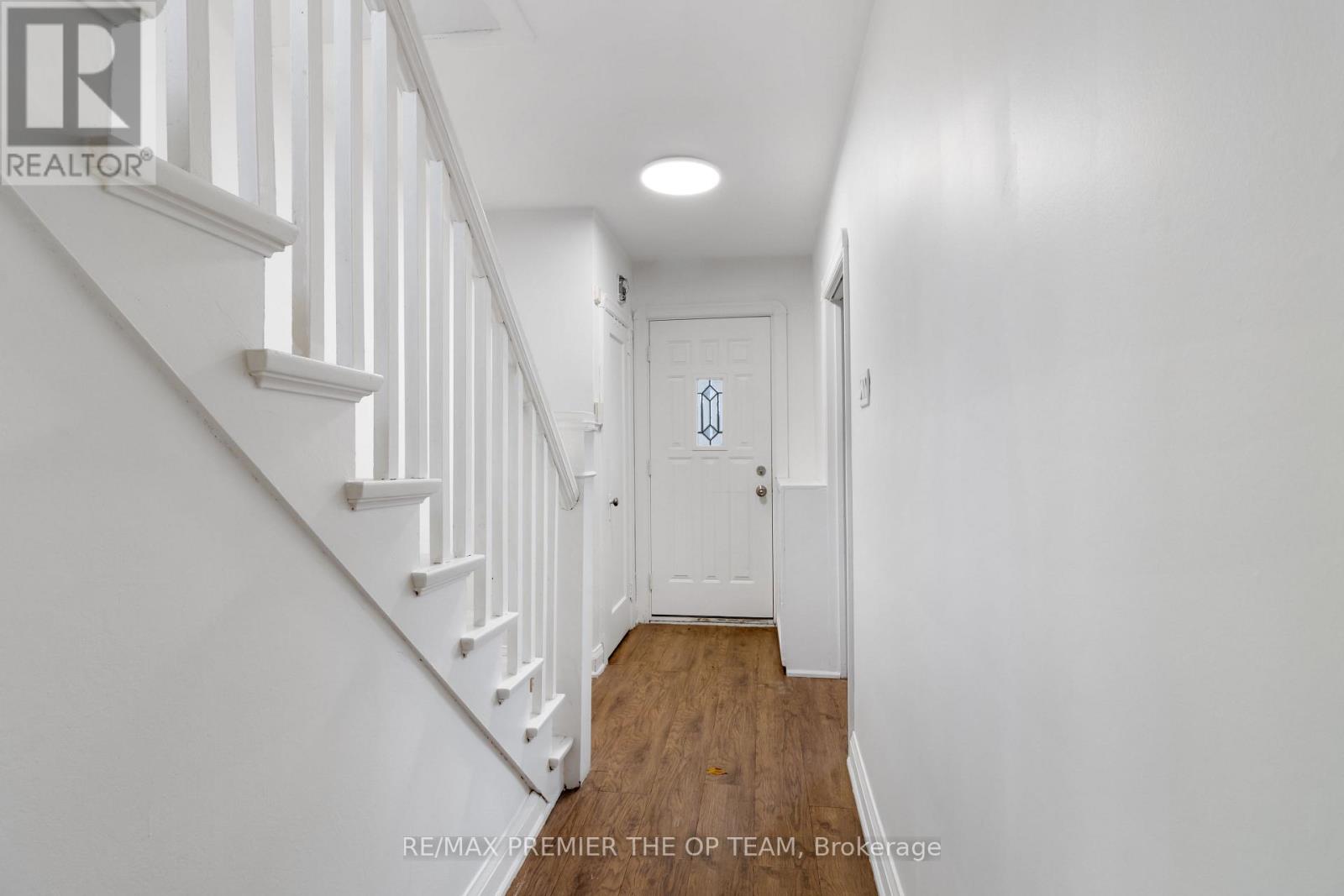 65 Long Branch Avenue, Toronto, Ontario  M8W 3J3 - Photo 9 - W12542046