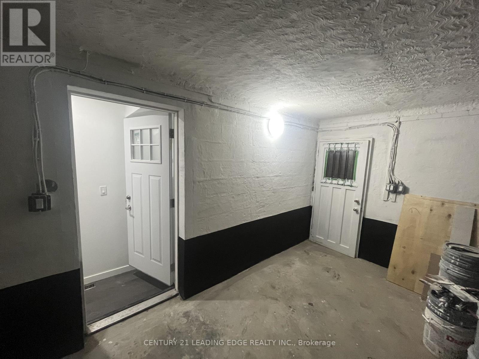 51 Hallsport Crescent, Toronto, Ontario  M3M 2K9 - Photo 11 - W12542074