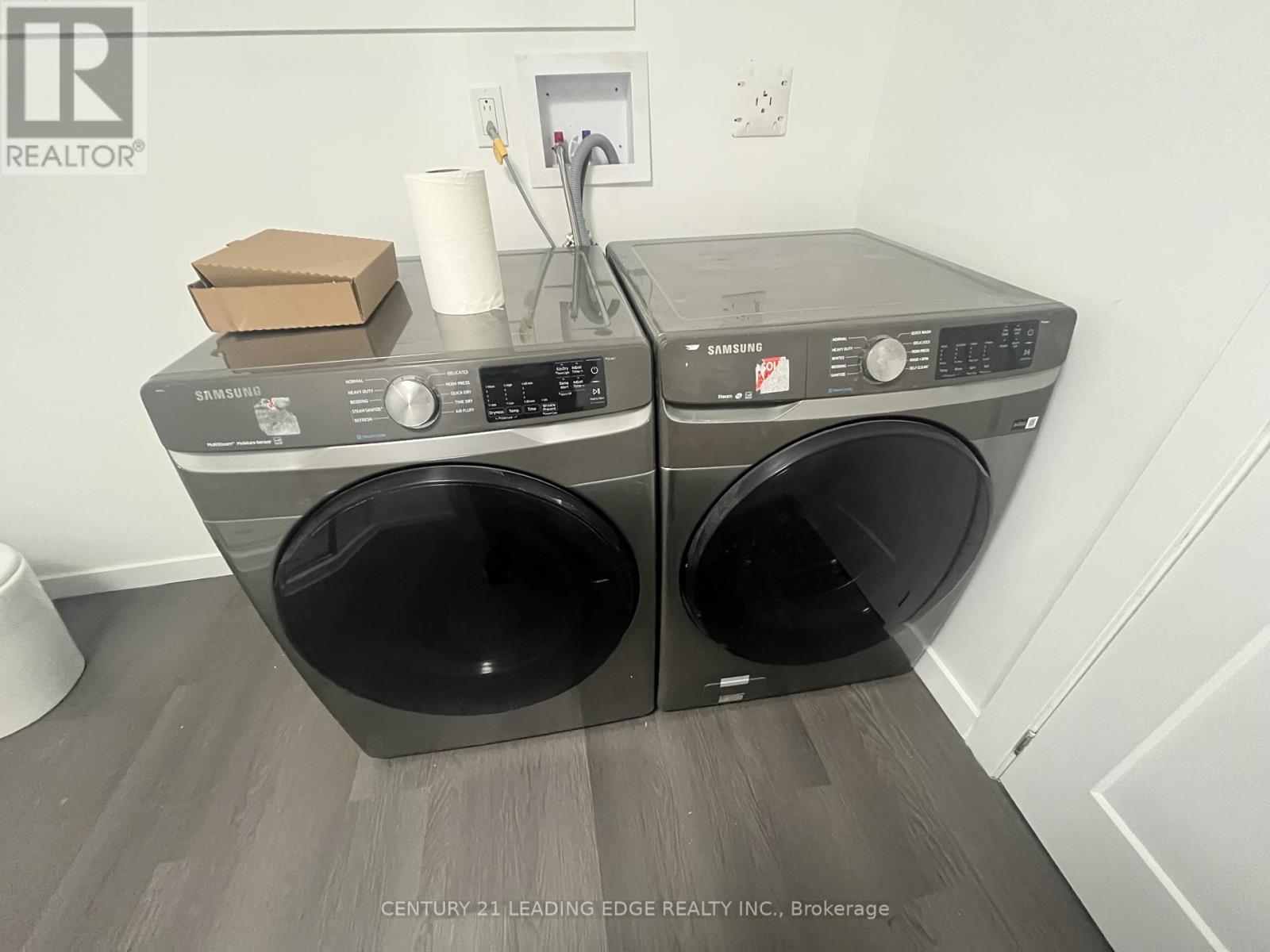 51 Hallsport Crescent, Toronto, Ontario  M3M 2K9 - Photo 5 - W12542074