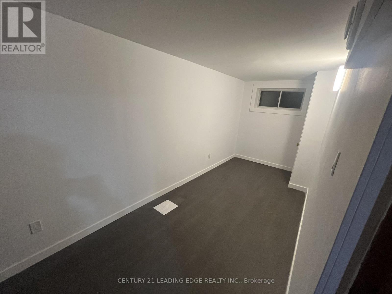 51 Hallsport Crescent, Toronto, Ontario  M3M 2K9 - Photo 6 - W12542074