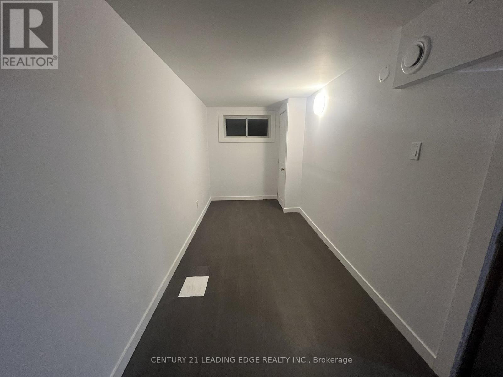 51 Hallsport Crescent, Toronto, Ontario  M3M 2K9 - Photo 7 - W12542074