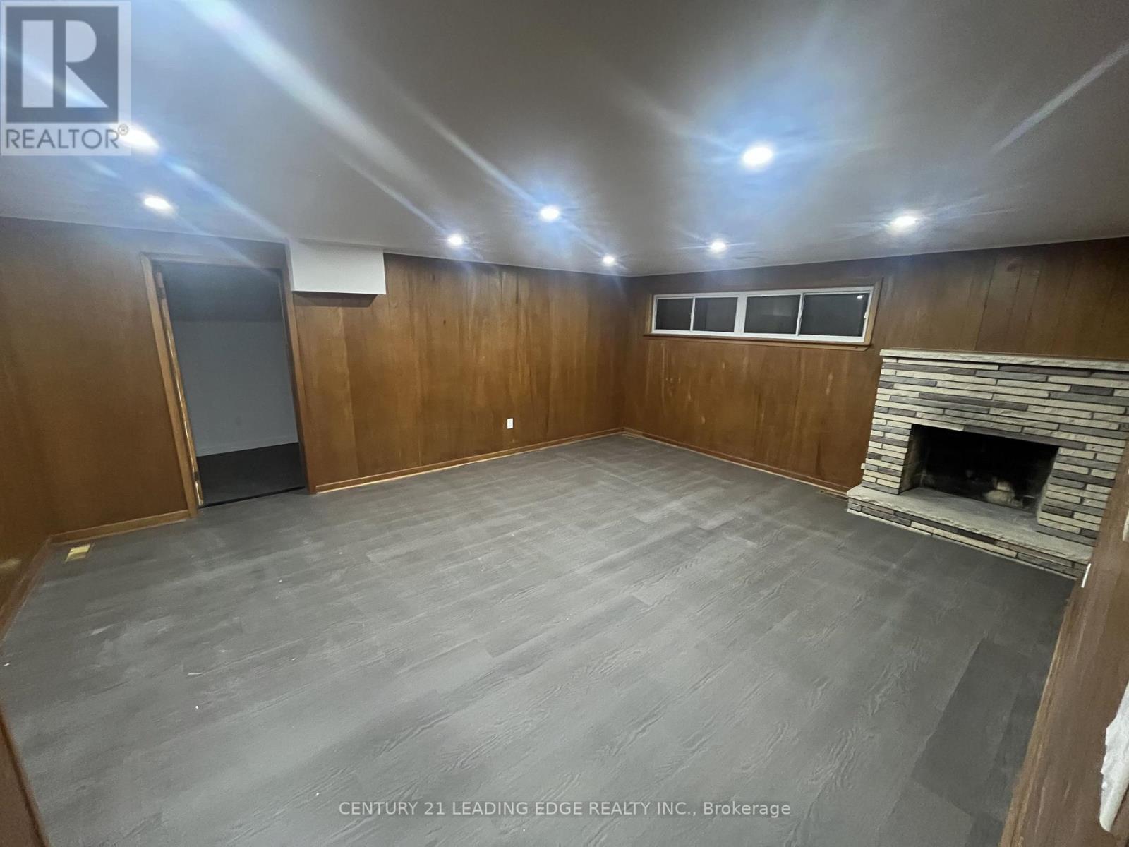 51 Hallsport Crescent, Toronto, Ontario  M3M 2K9 - Photo 8 - W12542074