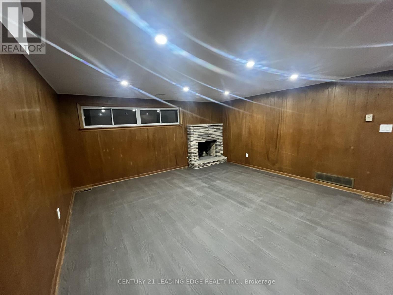 51 Hallsport Crescent, Toronto, Ontario  M3M 2K9 - Photo 9 - W12542074