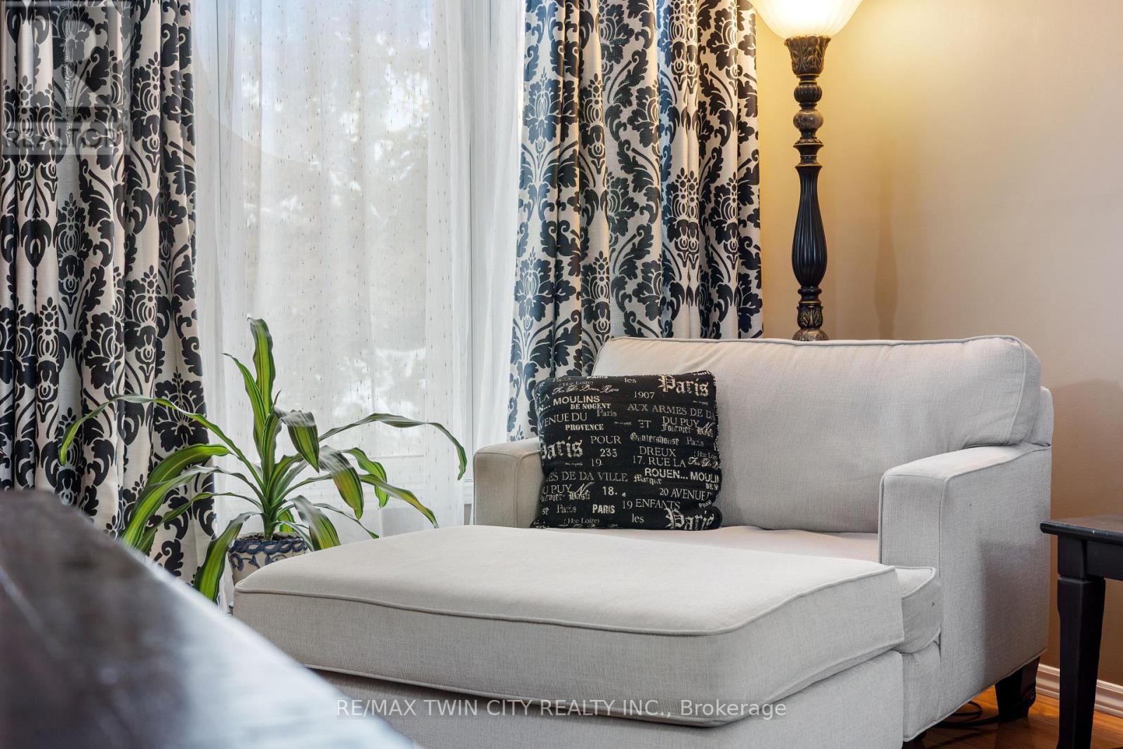 1486 Reynolds Avenue, Burlington, Ontario  L7M 3C1 - Photo 12 - W12542108