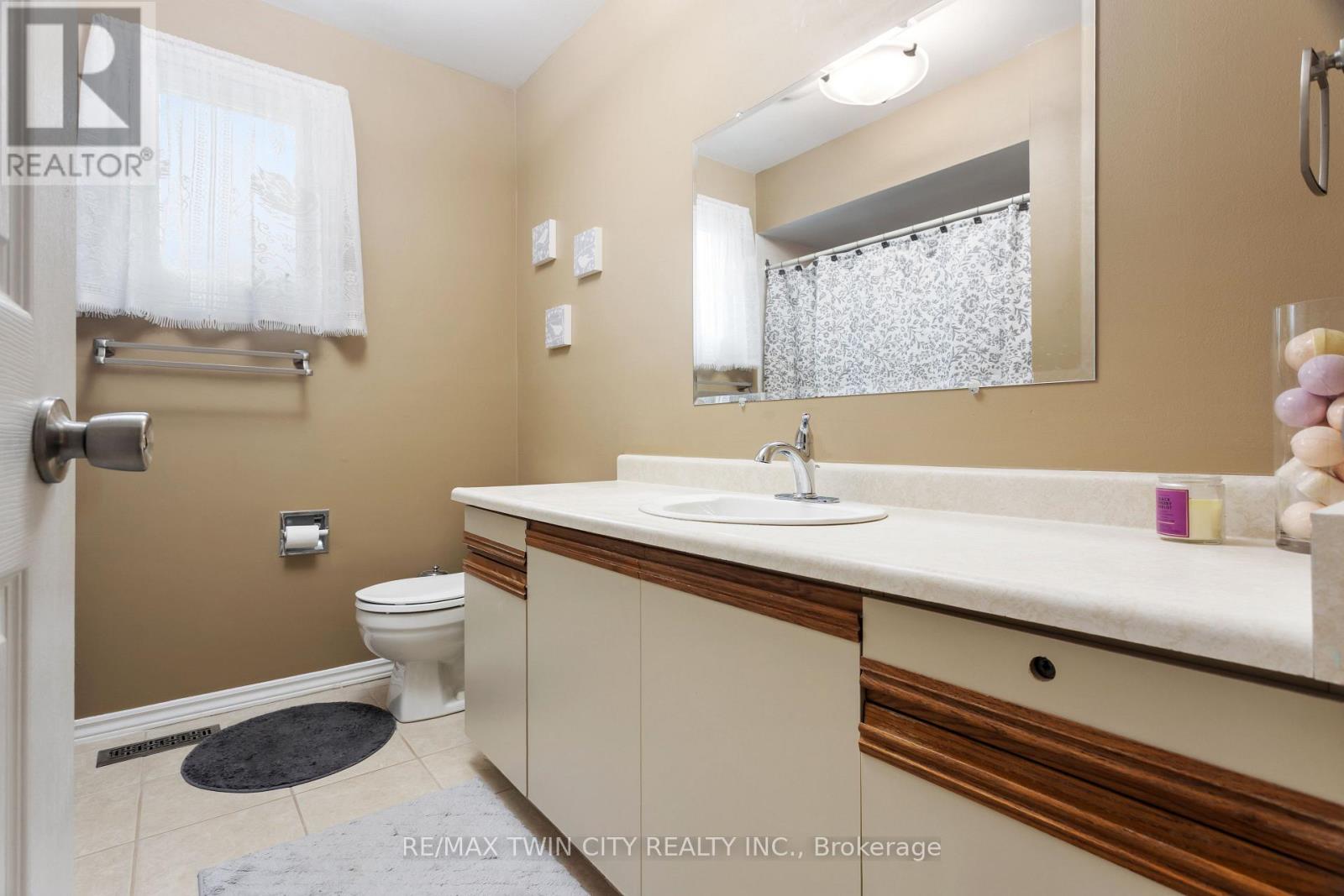 1486 Reynolds Avenue, Burlington, Ontario  L7M 3C1 - Photo 21 - W12542108