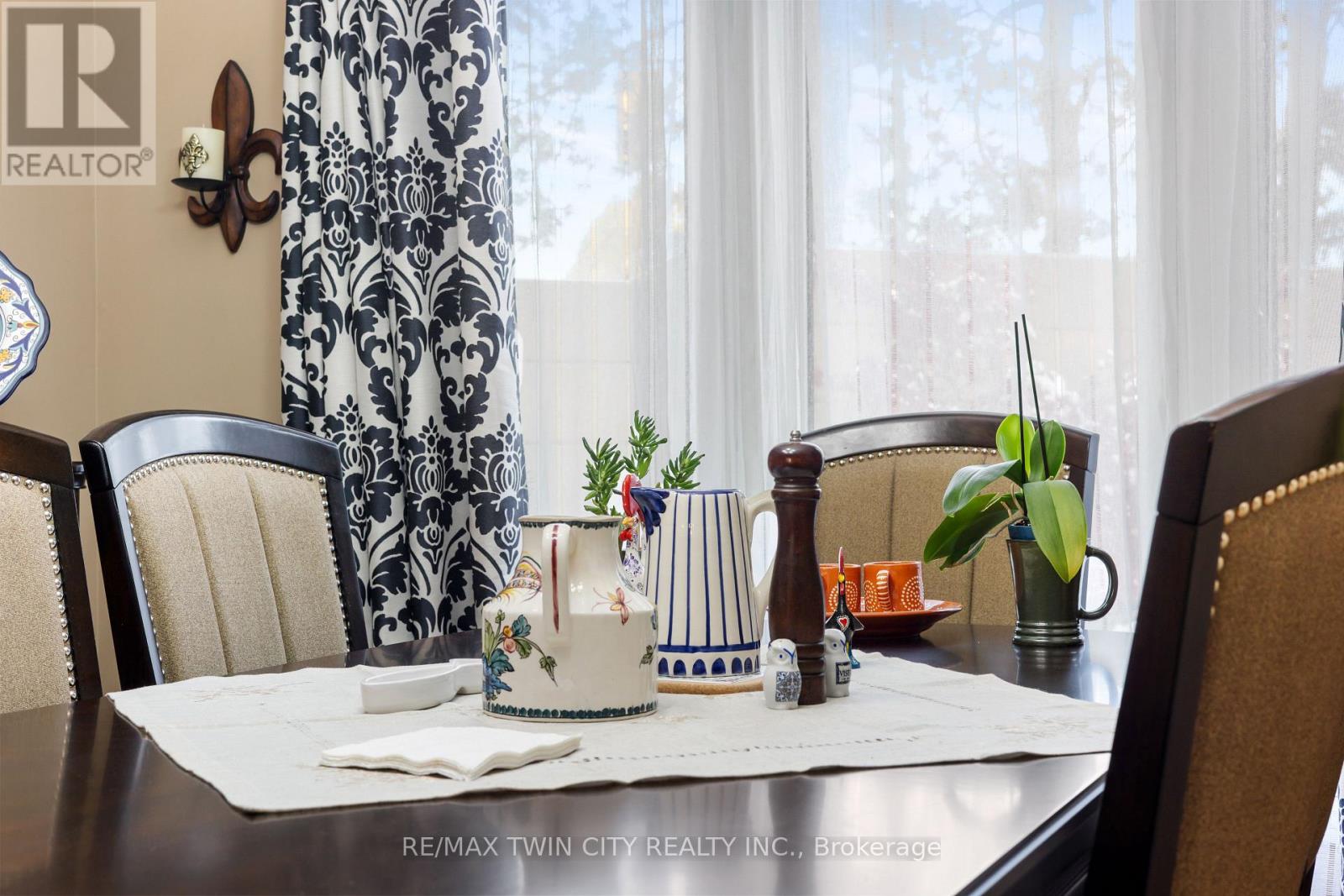 1486 Reynolds Avenue, Burlington, Ontario  L7M 3C1 - Photo 8 - W12542108