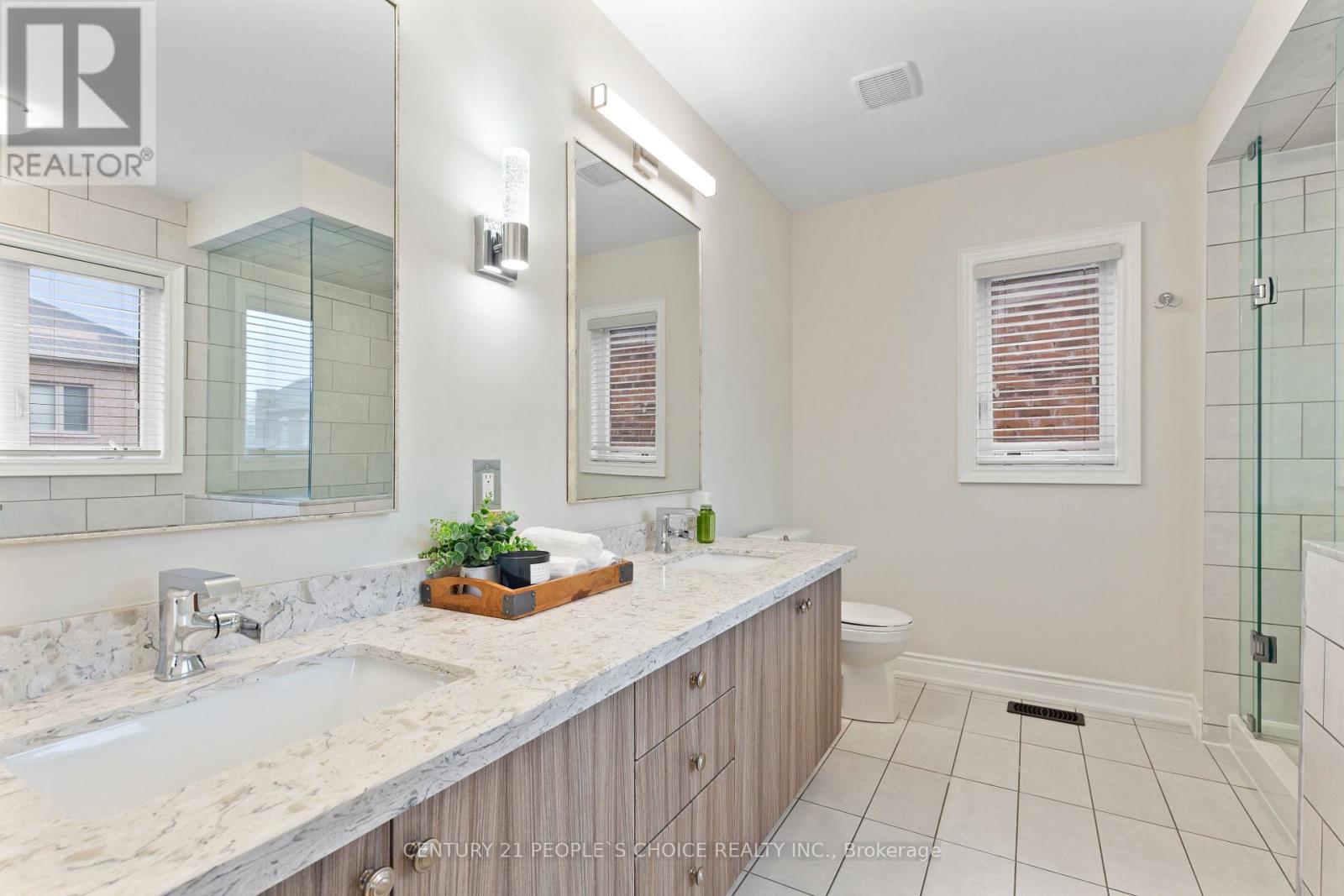 240 Etheridge Avenue, Milton, Ontario  L9E 1H6 - Photo 33 - W12542116