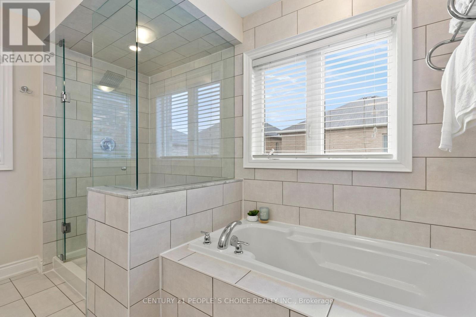 240 Etheridge Avenue, Milton, Ontario  L9E 1H6 - Photo 34 - W12542116