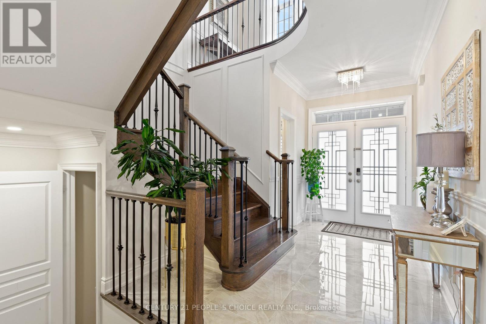 240 Etheridge Avenue, Milton, Ontario  L9E 1H6 - Photo 4 - W12542116