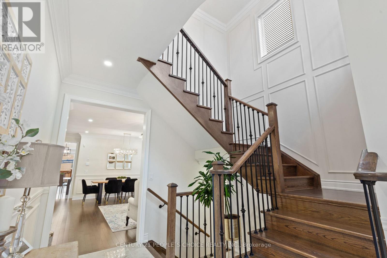 240 Etheridge Avenue, Milton, Ontario  L9E 1H6 - Photo 5 - W12542116