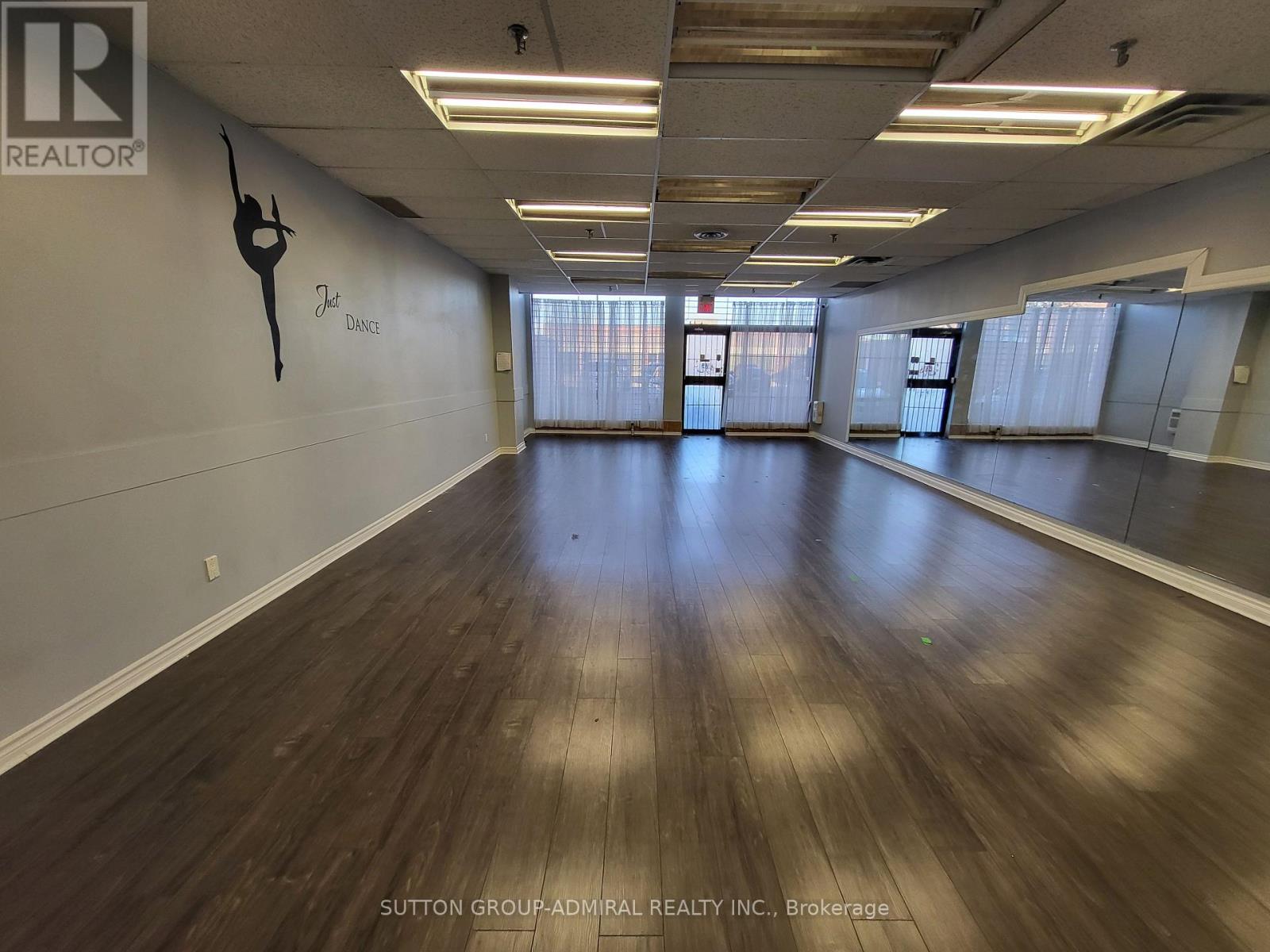 4507 Chesswood Drive, Toronto, Ontario  M3J 2T9 - Photo 7 - W12542138