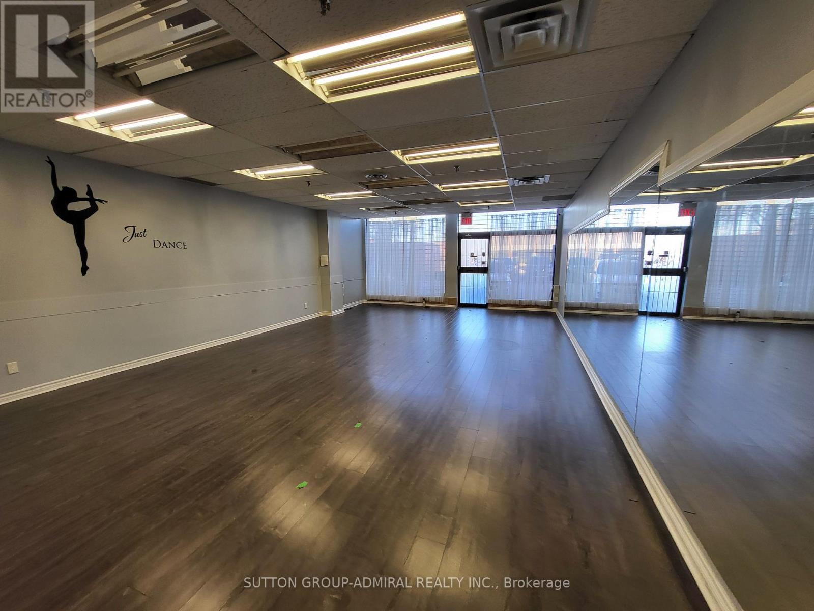 4507 Chesswood Drive, Toronto, Ontario  M3J 2T9 - Photo 8 - W12542138