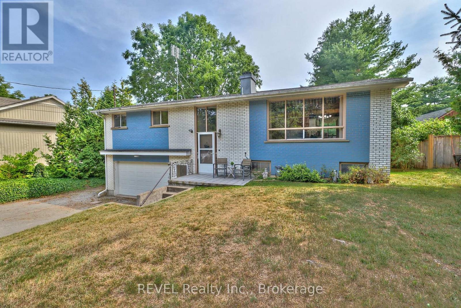 268 Canboro Road, Pelham, Ontario L0S 1M0 - Photo 1 - X12542296