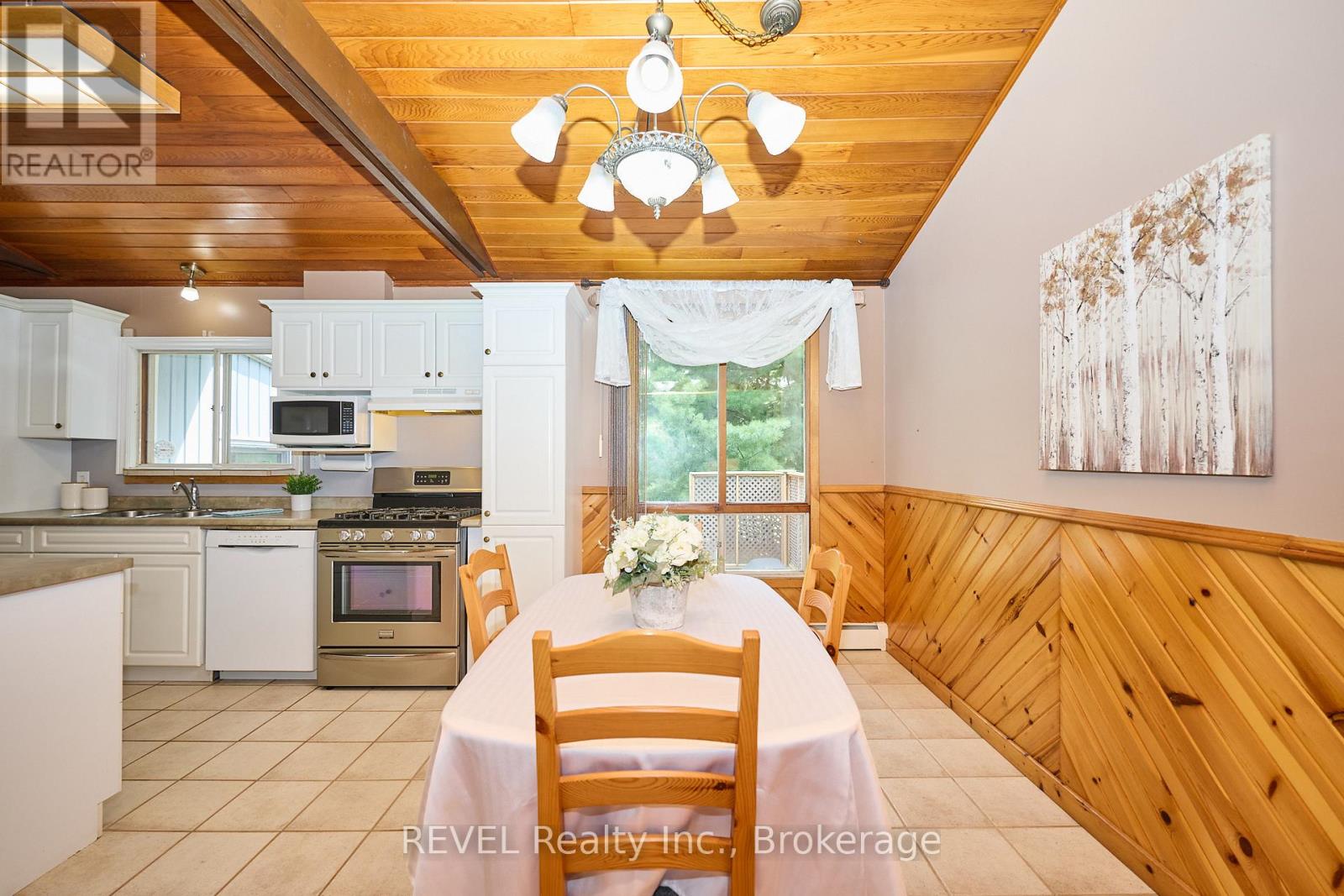 268 Canboro Road, Pelham, Ontario L0S 1M0 - Photo 11 - X12542296