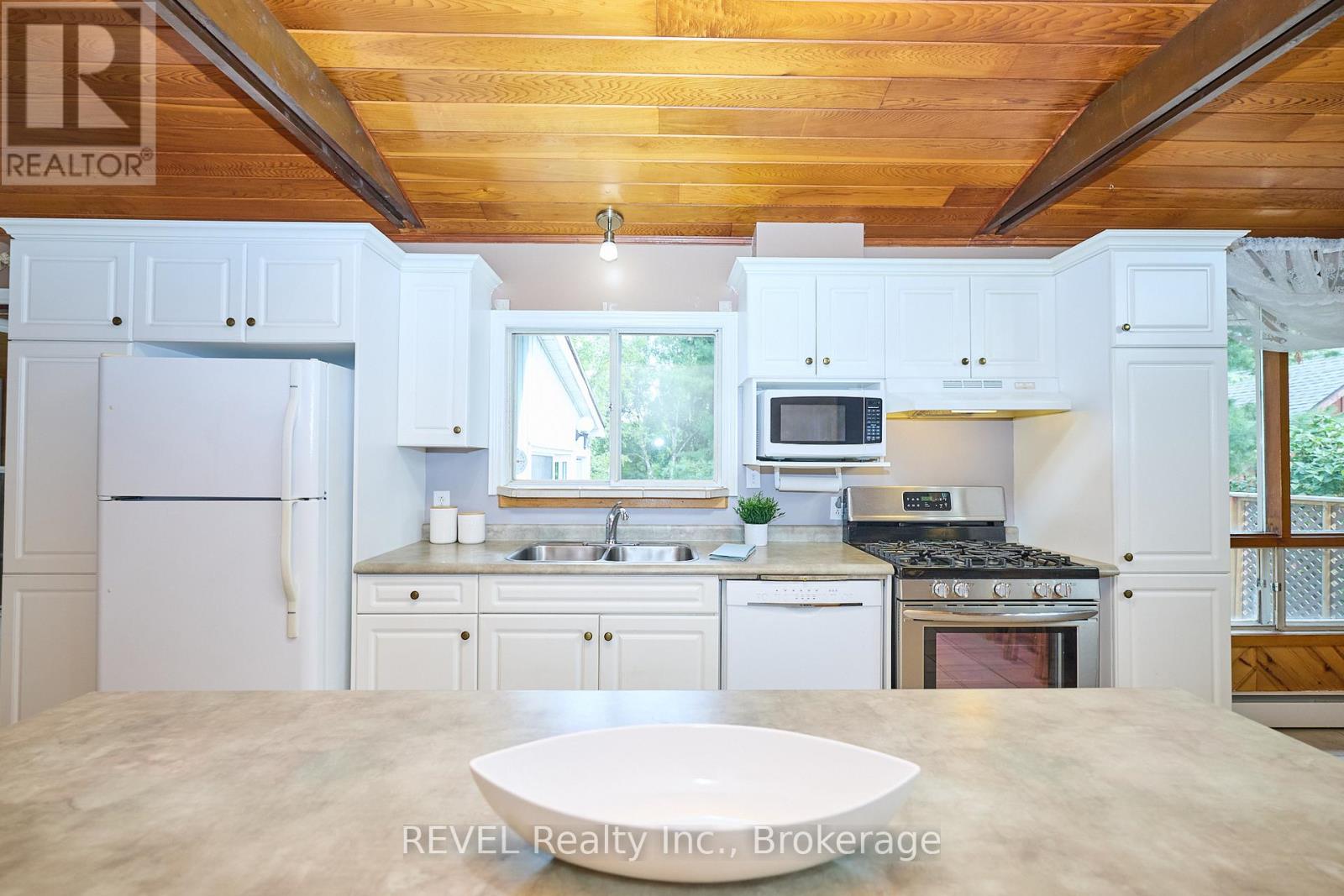 268 Canboro Road, Pelham, Ontario L0S 1M0 - Photo 14 - X12542296