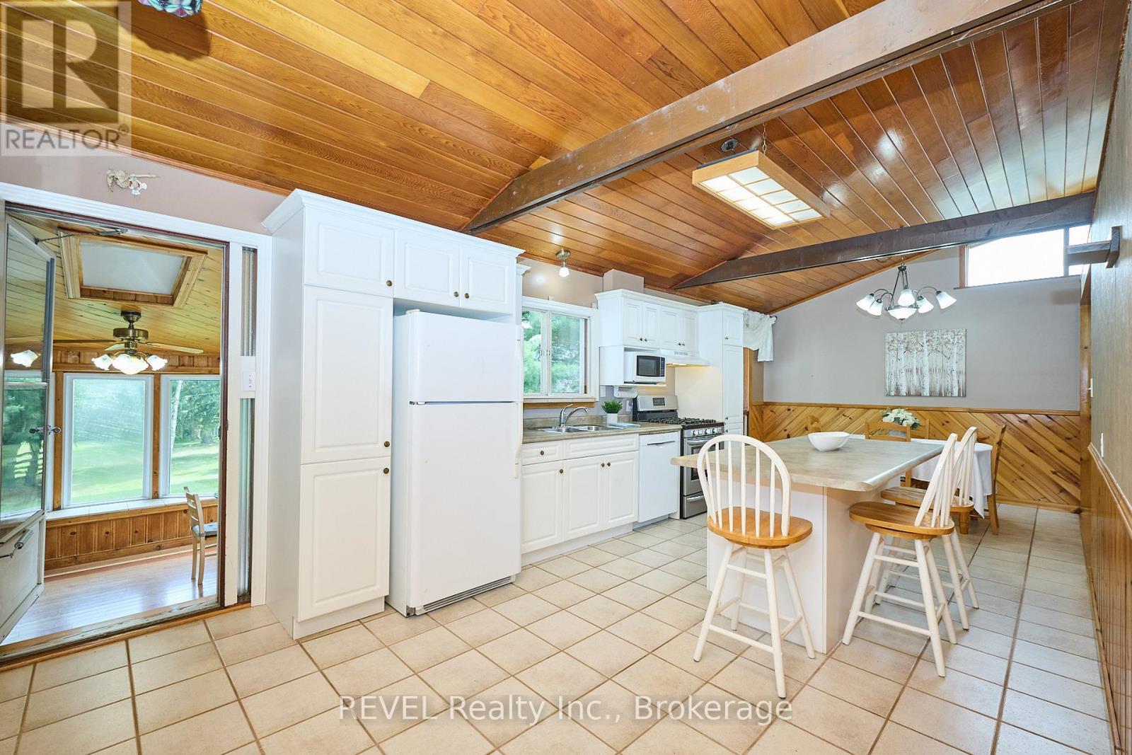 268 Canboro Road, Pelham, Ontario L0S 1M0 - Photo 16 - X12542296