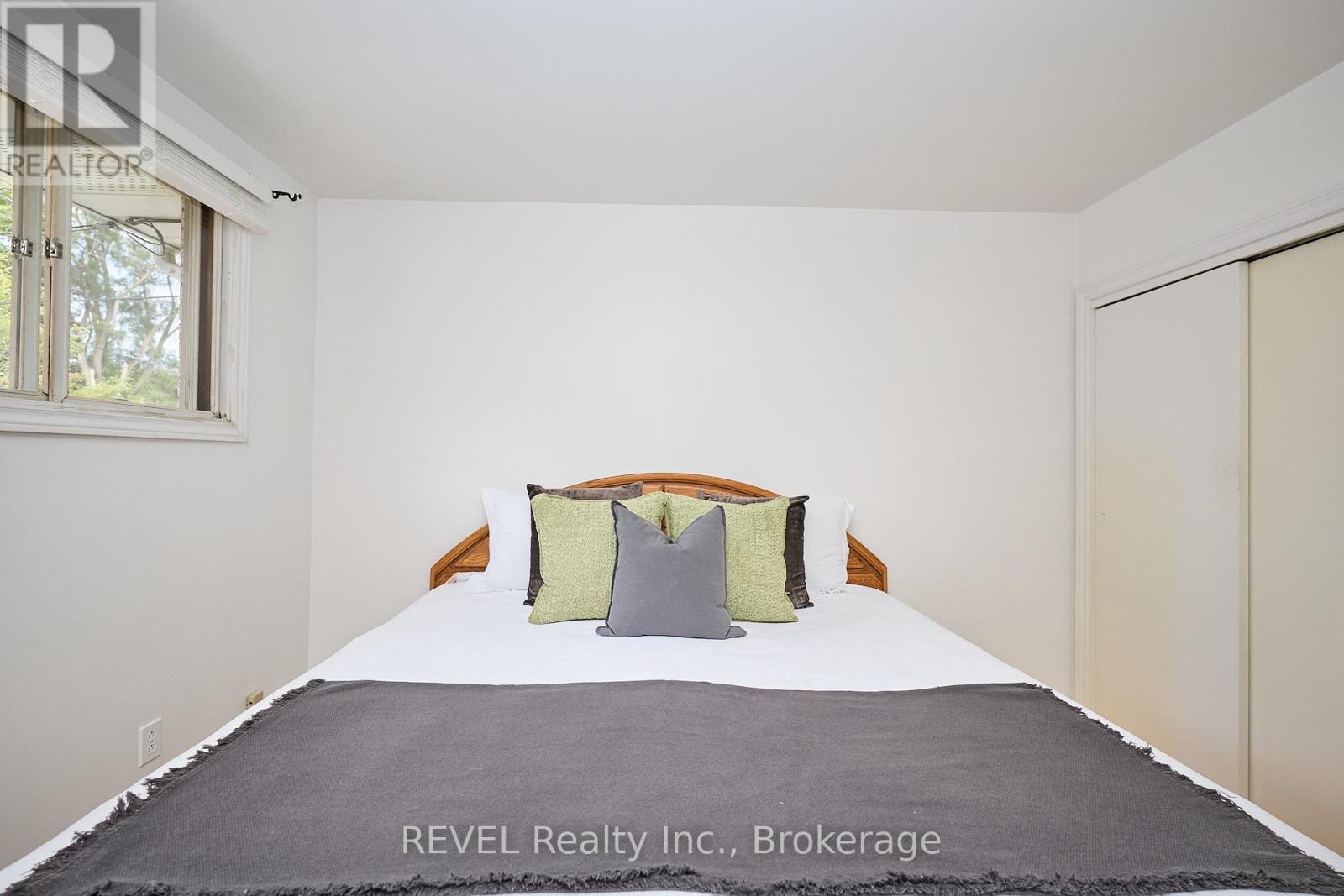 268 Canboro Road, Pelham, Ontario L0S 1M0 - Photo 20 - X12542296