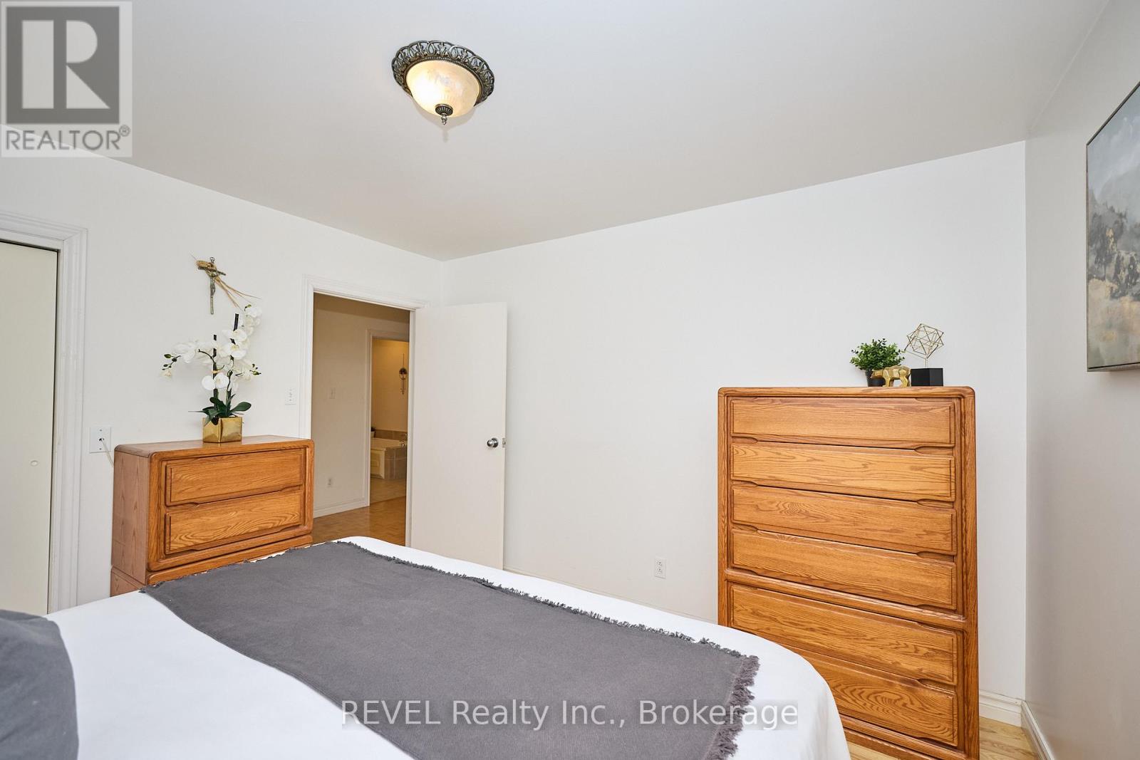 268 Canboro Road, Pelham, Ontario L0S 1M0 - Photo 21 - X12542296