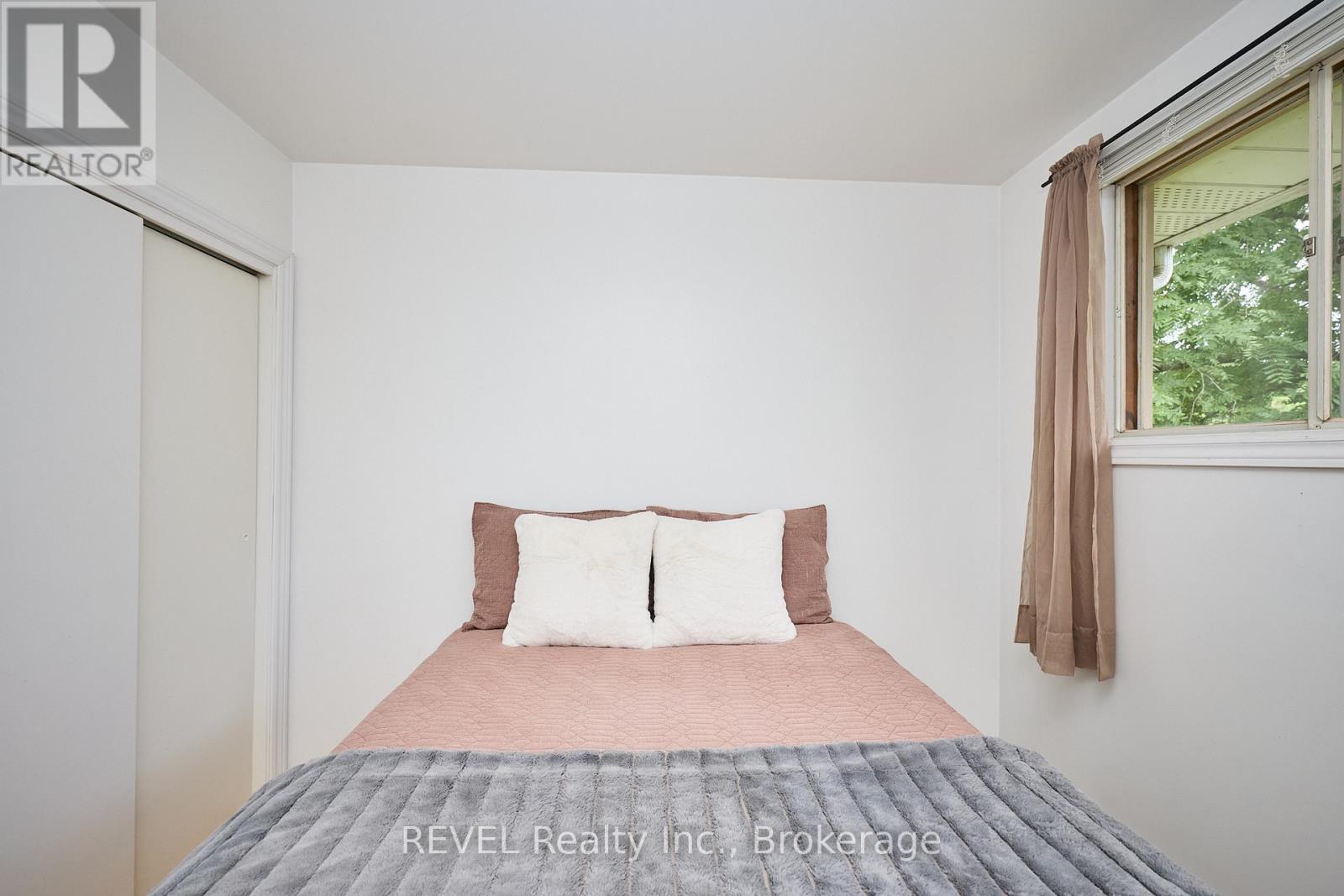 268 Canboro Road, Pelham, Ontario L0S 1M0 - Photo 23 - X12542296