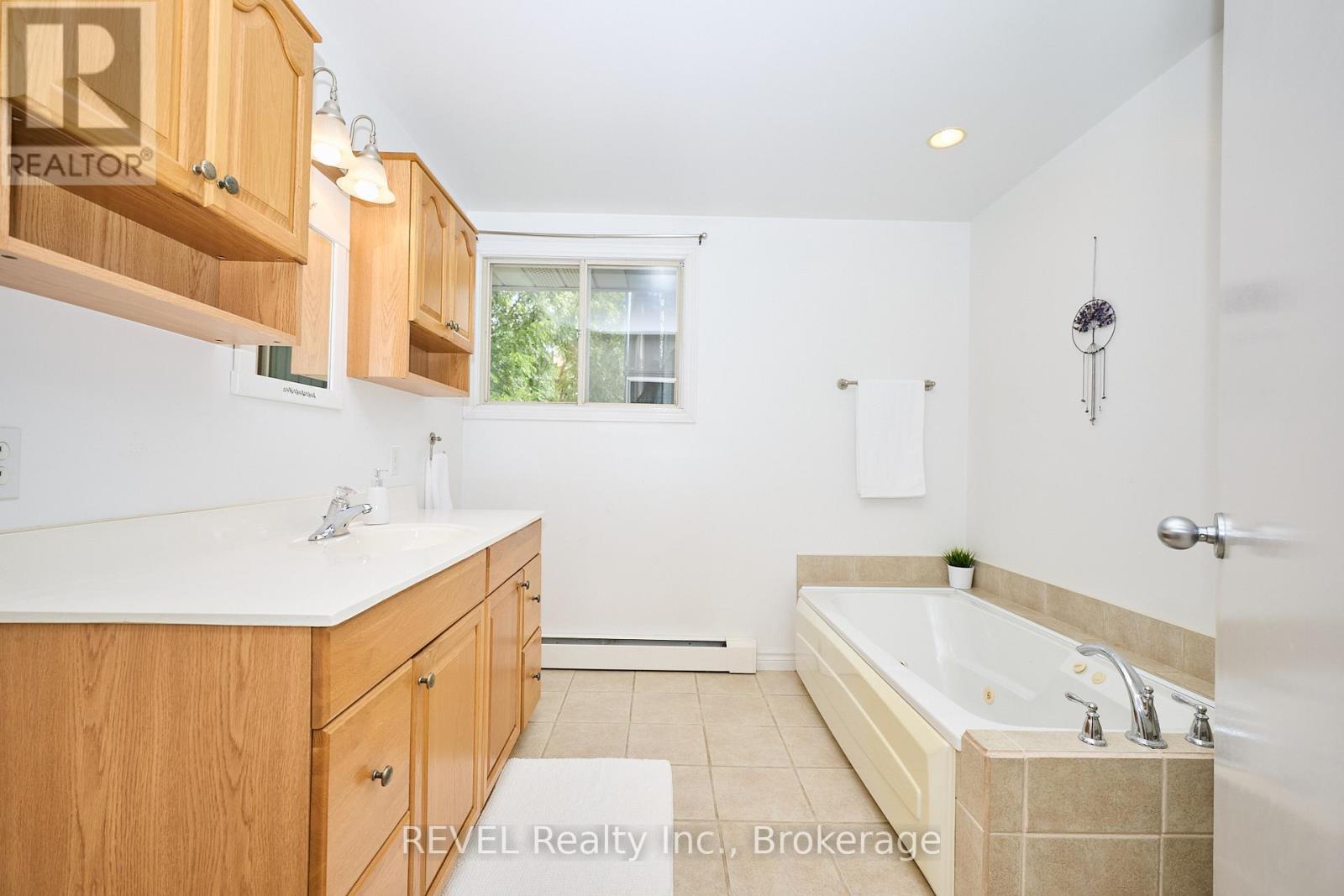 268 Canboro Road, Pelham, Ontario L0S 1M0 - Photo 25 - X12542296