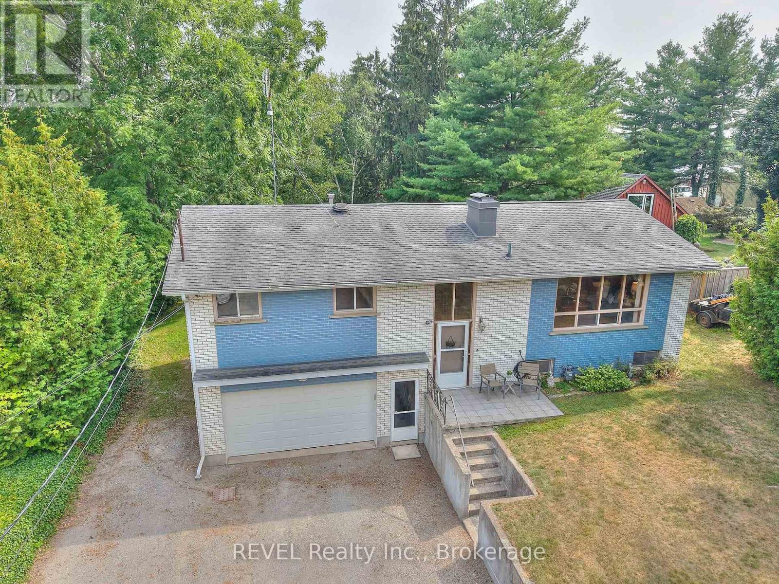 268 Canboro Road, Pelham, Ontario L0S 1M0 - Photo 3 - X12542296