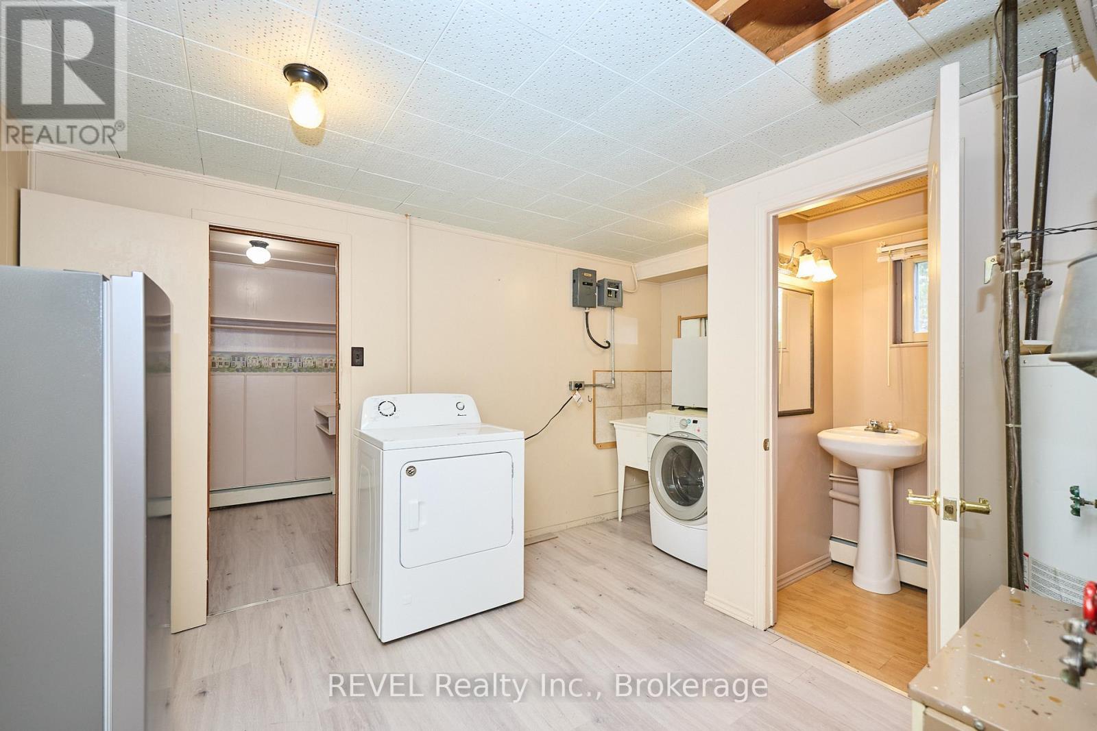 268 Canboro Road, Pelham, Ontario L0S 1M0 - Photo 31 - X12542296