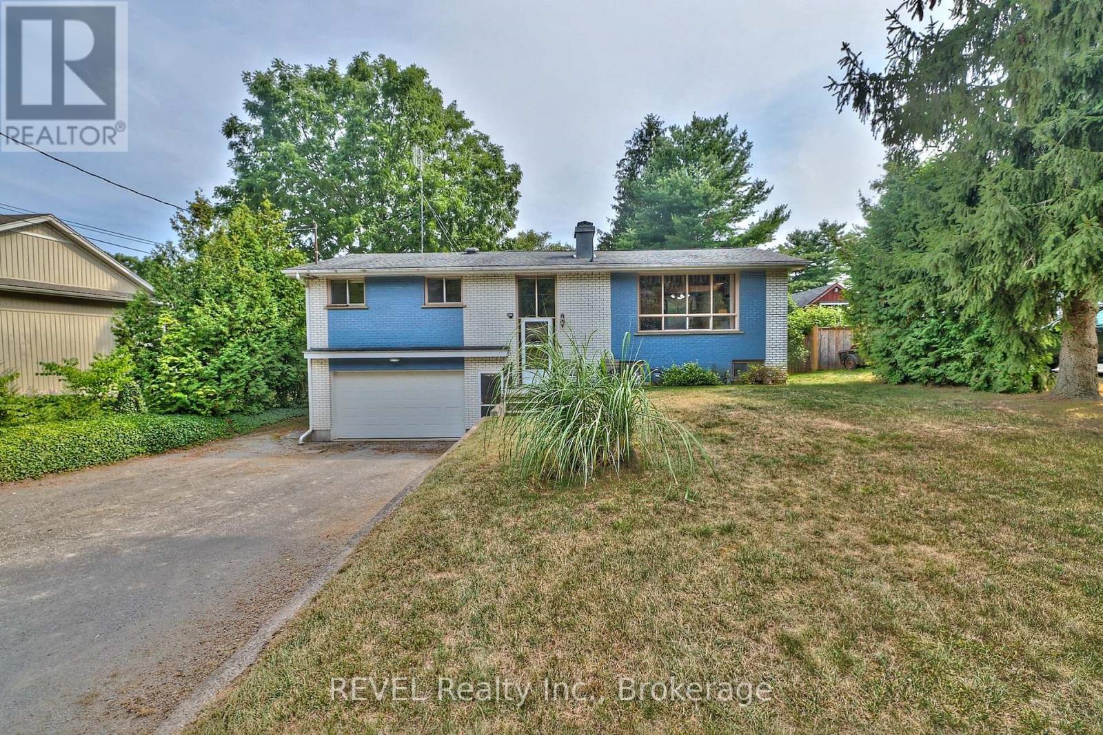 268 Canboro Road, Pelham, Ontario L0S 1M0 - Photo 5 - X12542296