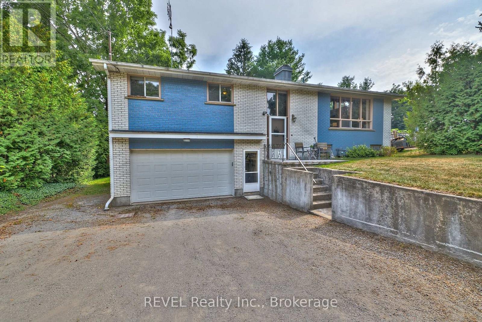 268 Canboro Road, Pelham, Ontario L0S 1M0 - Photo 6 - X12542296