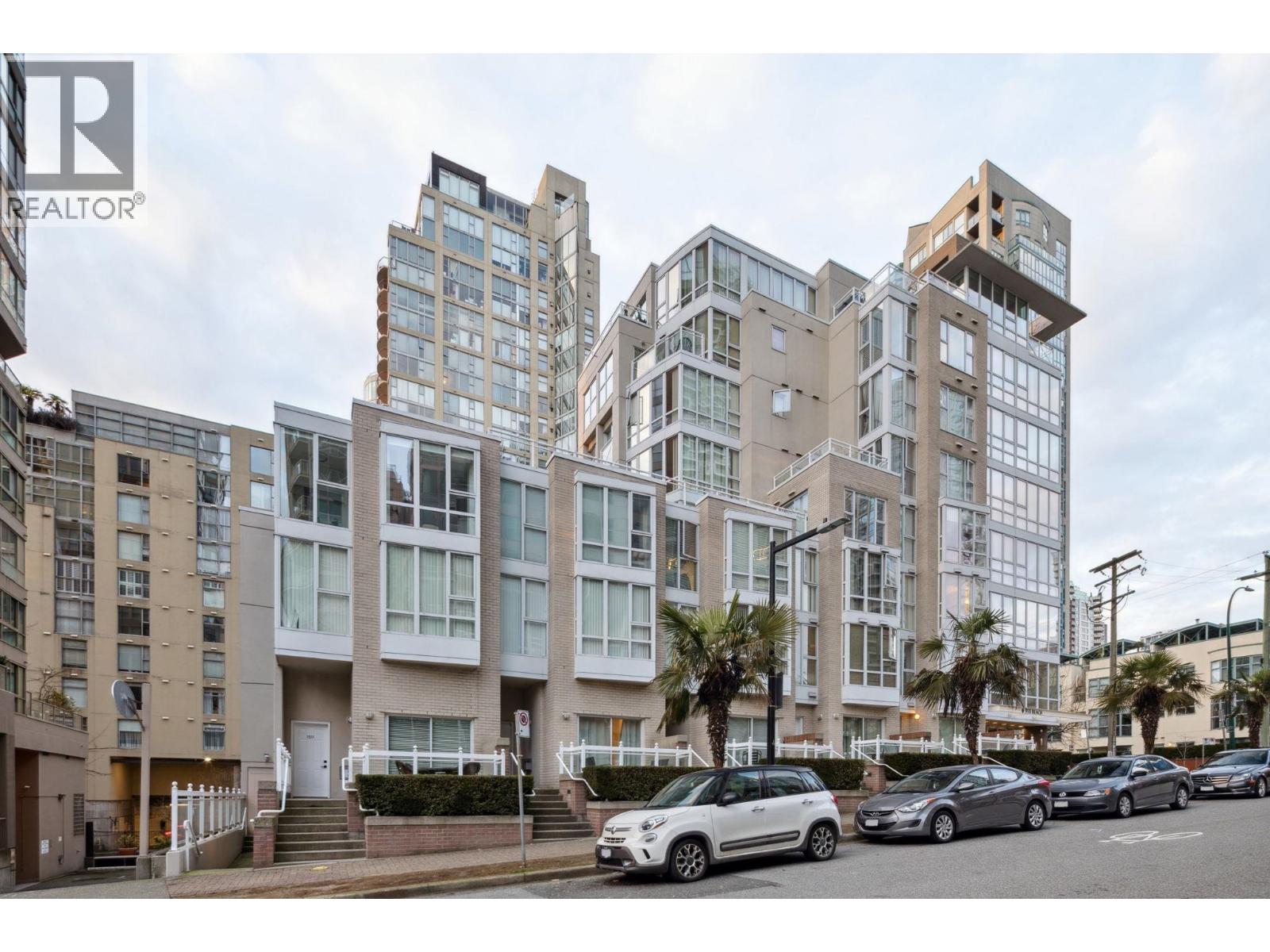 703 910 Beach Avenue, Vancouver, British Columbia  V6Z 2W7 - Photo 2 - R3067163