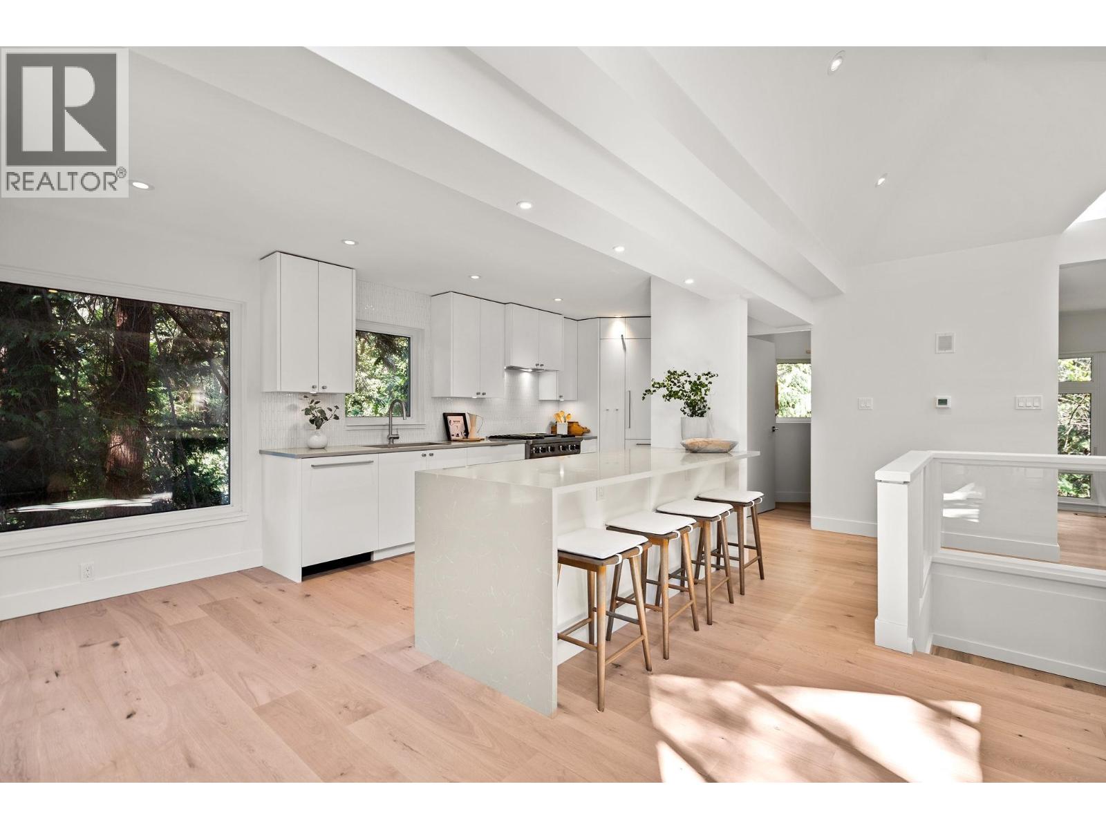 5061 Bear Lane, West Vancouver, British Columbia V7W 1L2 - Photo 3 - R3067176