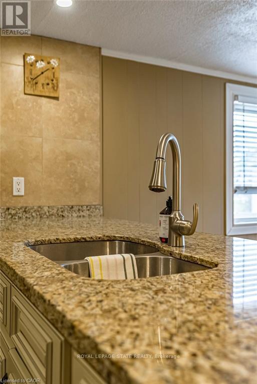 6 Begue Street, Hamilton, Ontario  L9H 2N2 - Photo 10 - X12541986