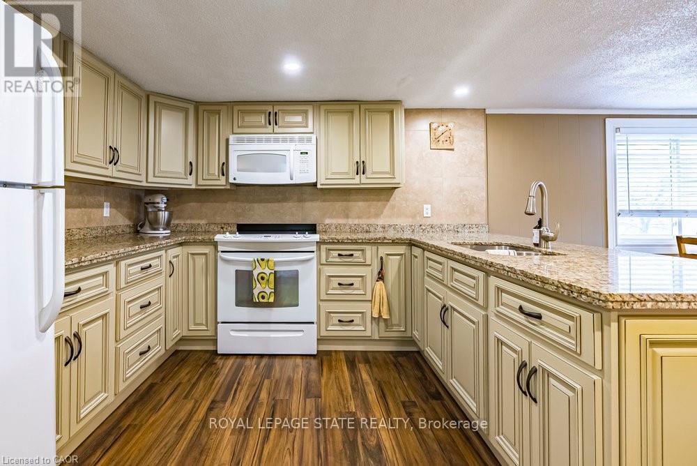 6 Begue Street, Hamilton, Ontario  L9H 2N2 - Photo 11 - X12541986