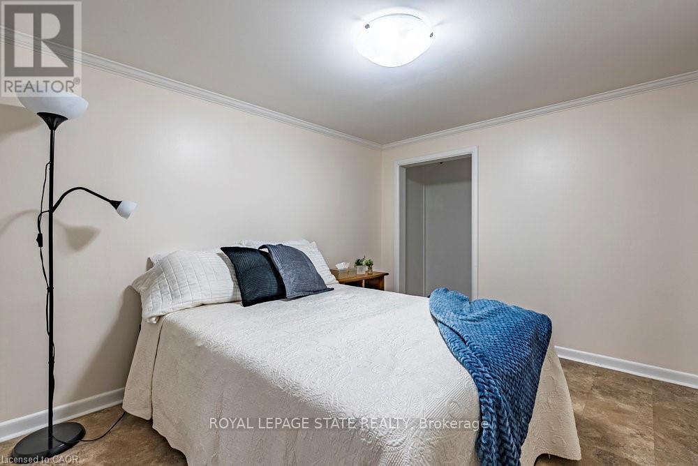 6 Begue Street, Hamilton, Ontario  L9H 2N2 - Photo 16 - X12541986