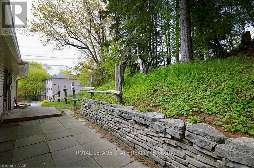 6 Begue Street, Hamilton, Ontario  L9H 2N2 - Photo 4 - X12541986