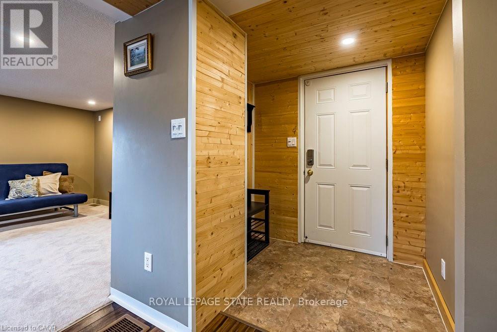 6 Begue Street, Hamilton, Ontario  L9H 2N2 - Photo 8 - X12541986