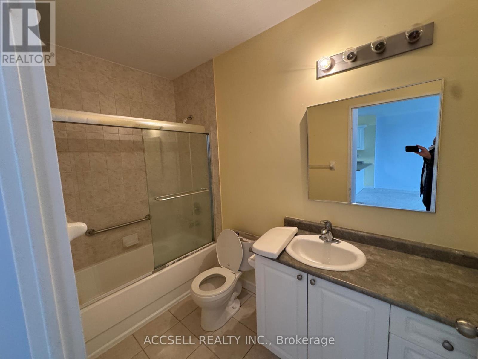 208 - 353 Commissioners Road W, London South, Ontario  N6J 0A3 - Photo 9 - X12542028