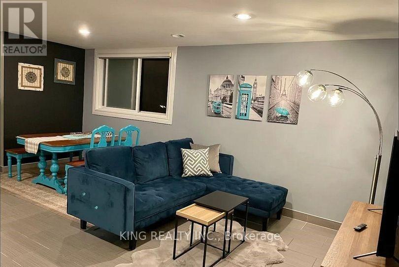 4729 Queen Street, Niagara Falls, Ontario L2E 2M1 - Photo 3 - X12542166