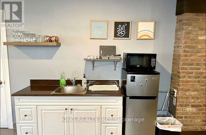 4729 Queen Street, Niagara Falls, Ontario L2E 2M1 - Photo 7 - X12542166