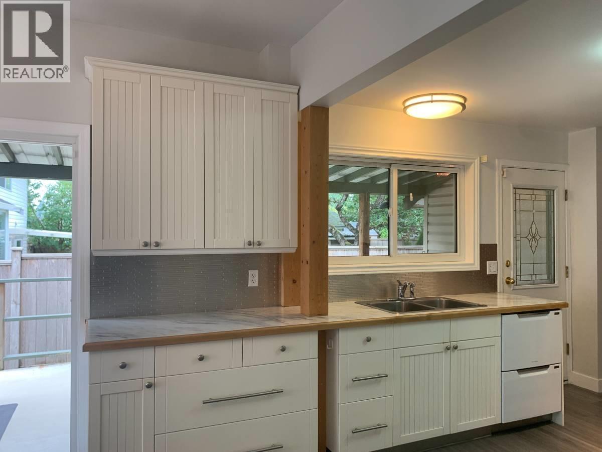 21201 Wicklund Ave, Maple Ridge, British Columbia  V2X 3S1 - Photo 8 - R3067190