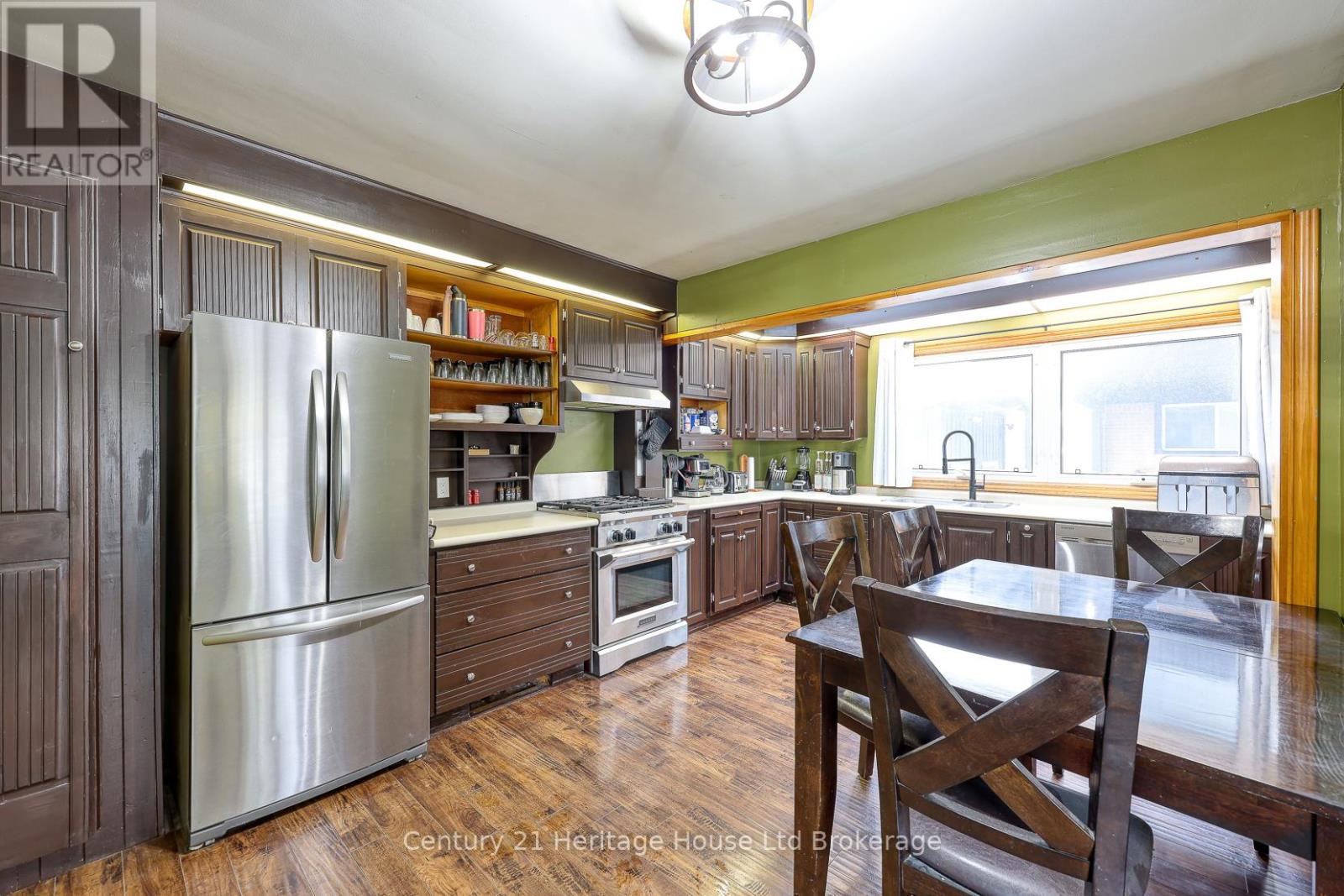 1037 Warwick Street, Woodstock, Ontario N4S 4S3 - Photo 10 - X12542248