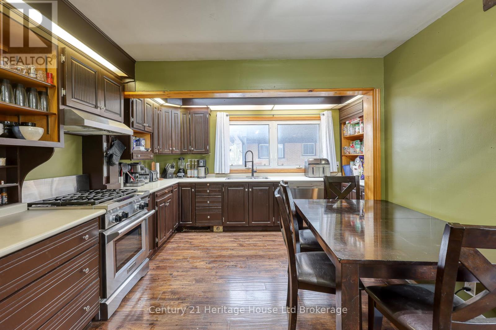 1037 Warwick Street, Woodstock, Ontario N4S 4S3 - Photo 12 - X12542248