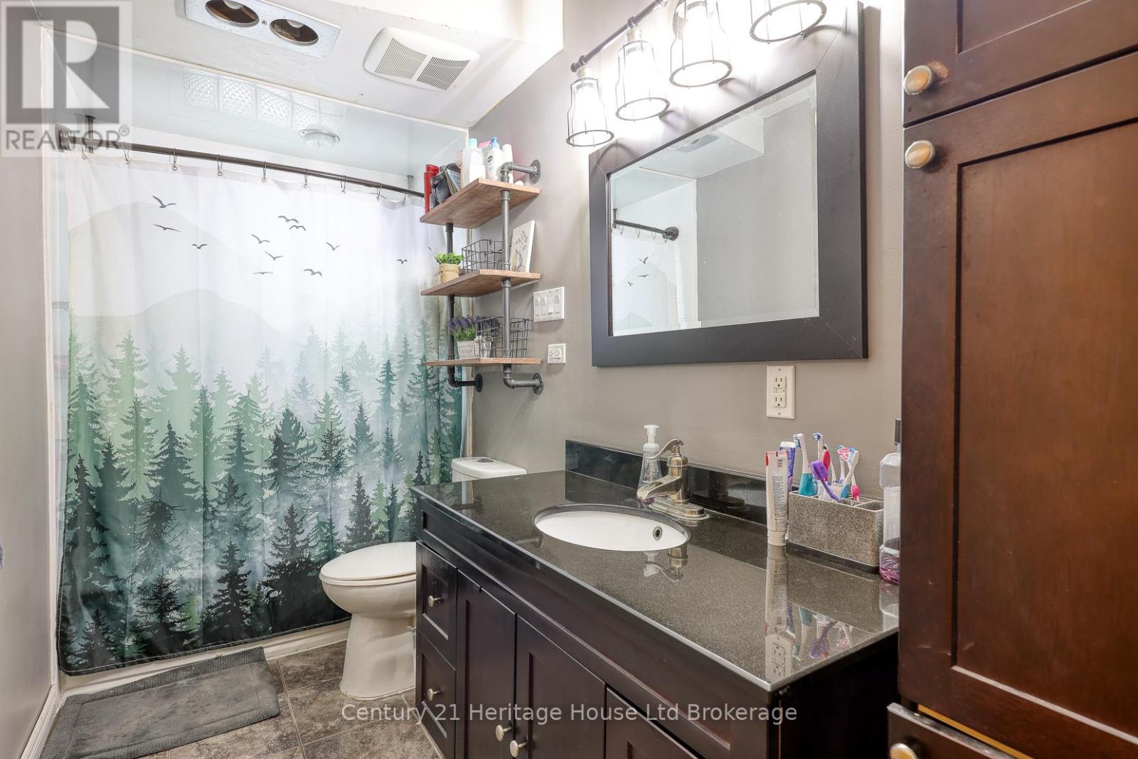 1037 Warwick Street, Woodstock, Ontario N4S 4S3 - Photo 15 - X12542248