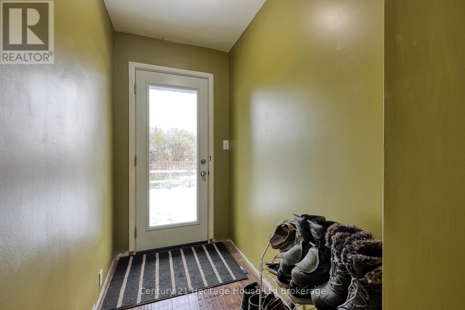 1037 Warwick Street, Woodstock, Ontario N4S 4S3 - Photo 19 - X12542248