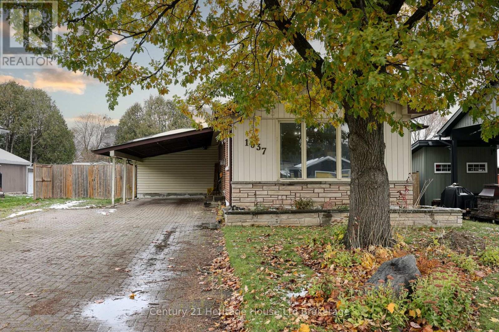 1037 Warwick Street, Woodstock, Ontario N4S 4S3 - Photo 2 - X12542248