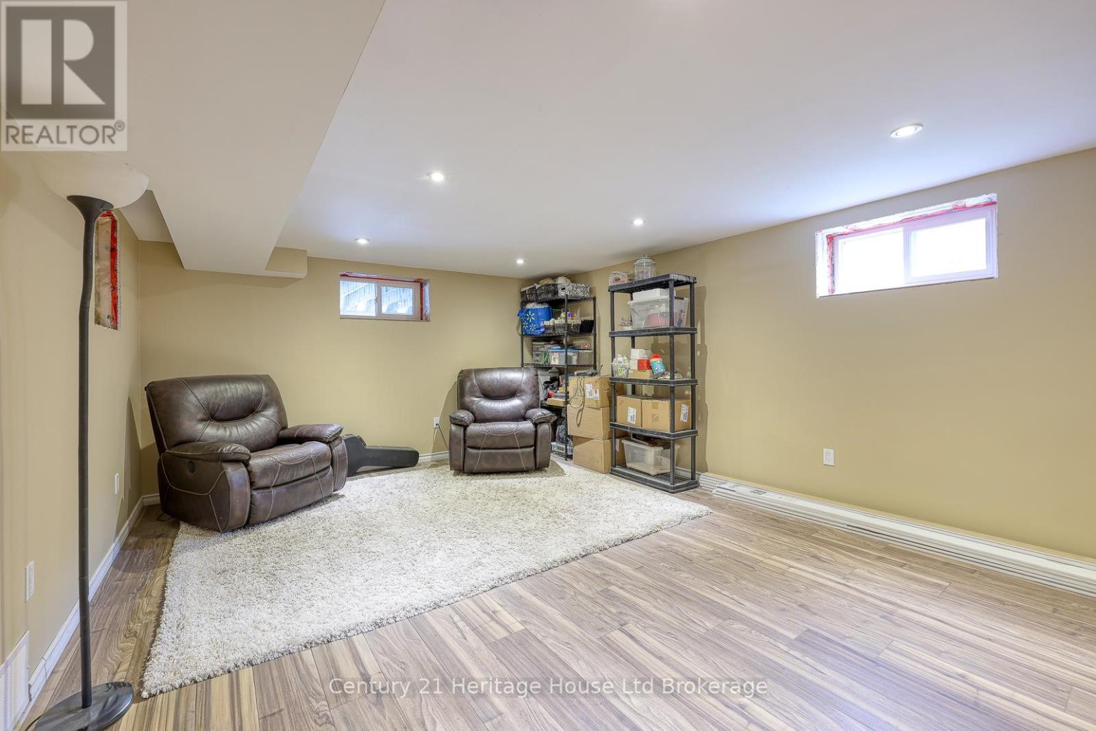 1037 Warwick Street, Woodstock, Ontario N4S 4S3 - Photo 22 - X12542248