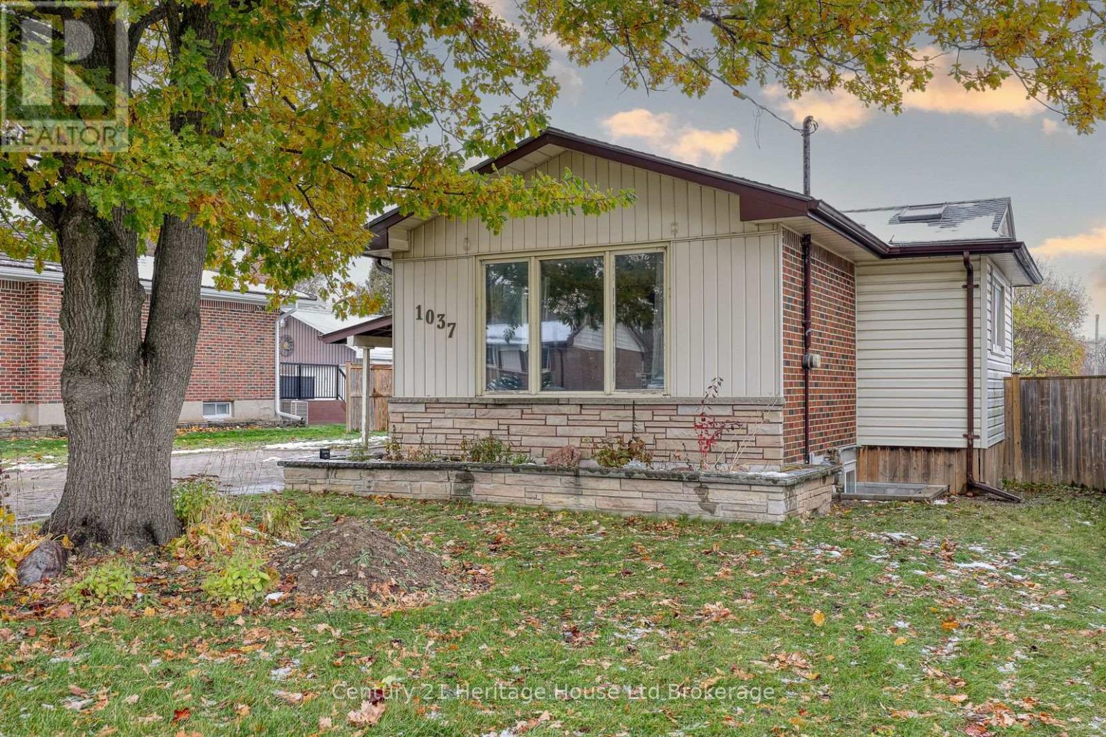 1037 Warwick Street, Woodstock, Ontario N4S 4S3 - Photo 3 - X12542248