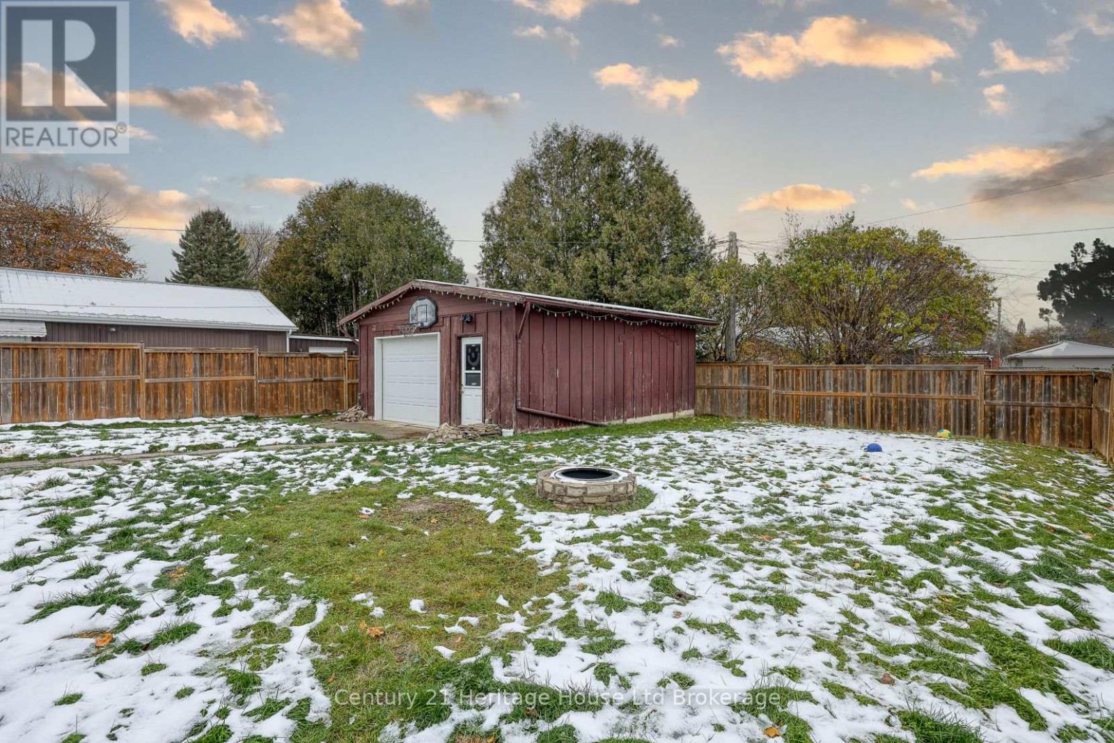 1037 Warwick Street, Woodstock, Ontario N4S 4S3 - Photo 36 - X12542248