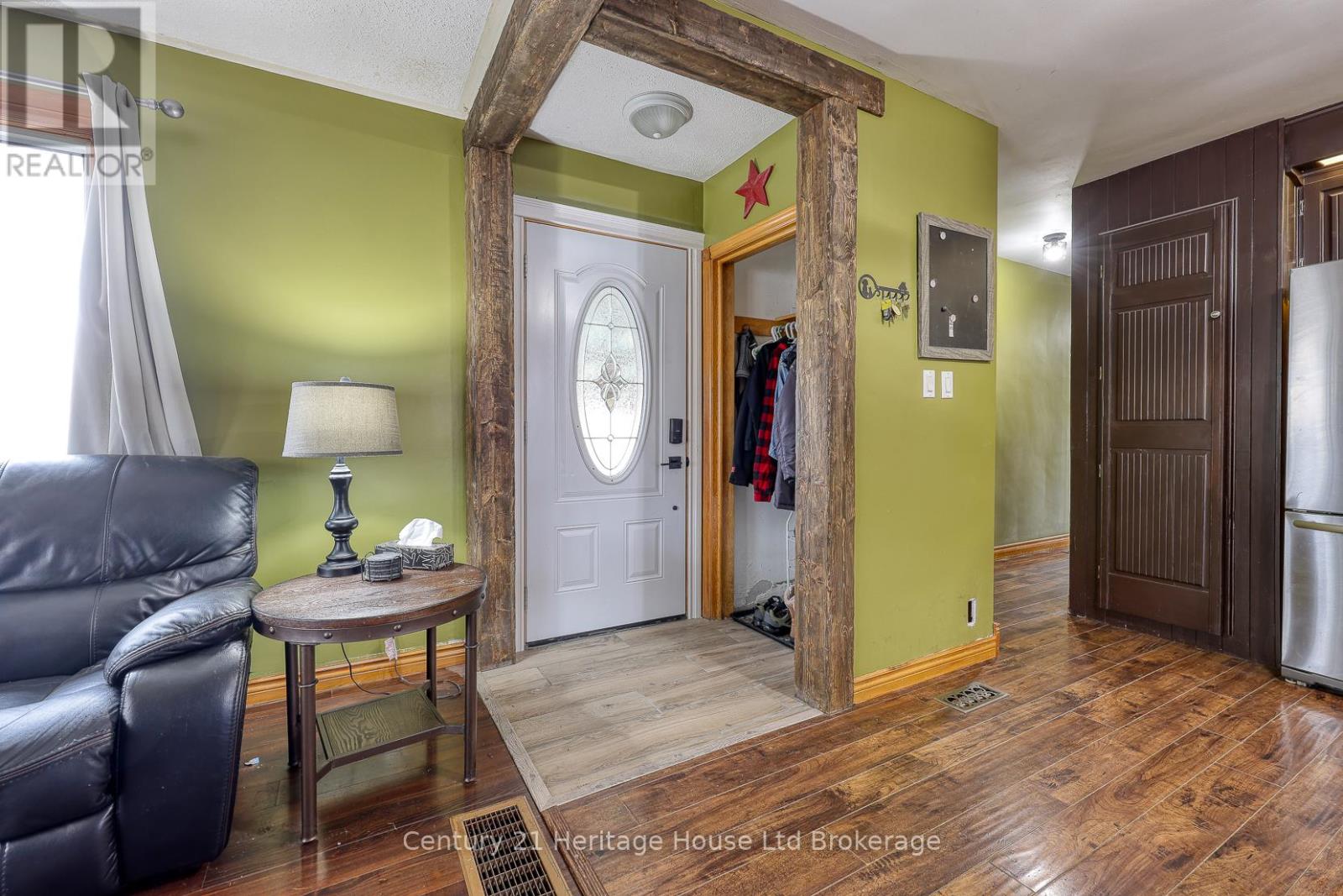 1037 Warwick Street, Woodstock, Ontario N4S 4S3 - Photo 6 - X12542248