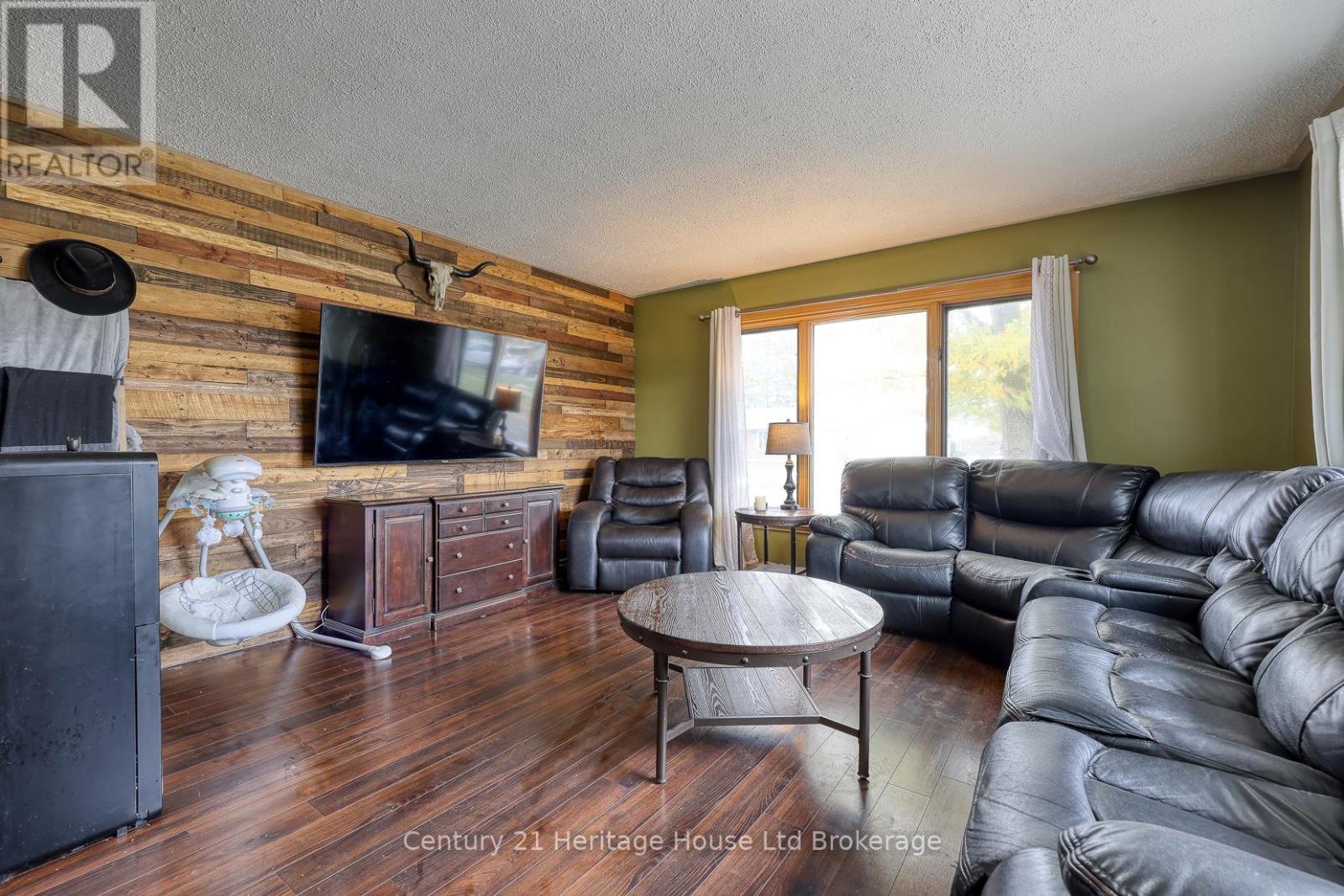 1037 Warwick Street, Woodstock, Ontario N4S 4S3 - Photo 8 - X12542248